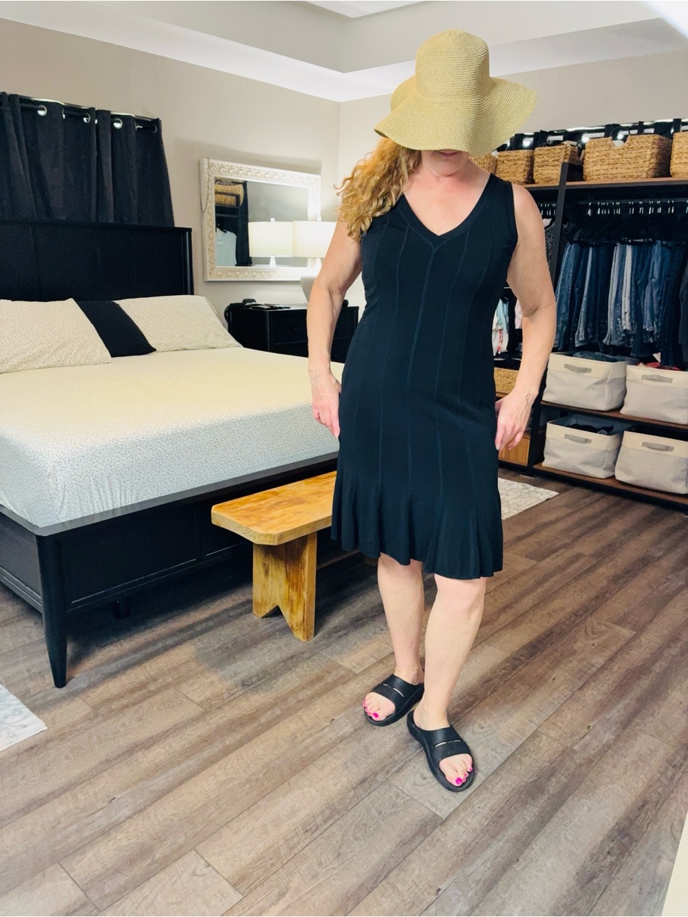 Shape FX Black Sleeveless V-Neck Midi Dress Medium